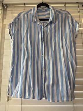 Old Navy Light Blue and White Striped Short-Sleeve Button-Down